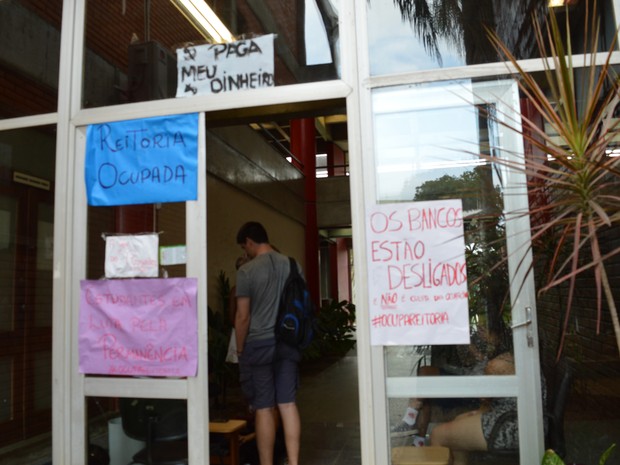 Expediente da reitoria foi interrompido nesta segunda-feira (7) (Foto: Mariana Carvalho/ G1)