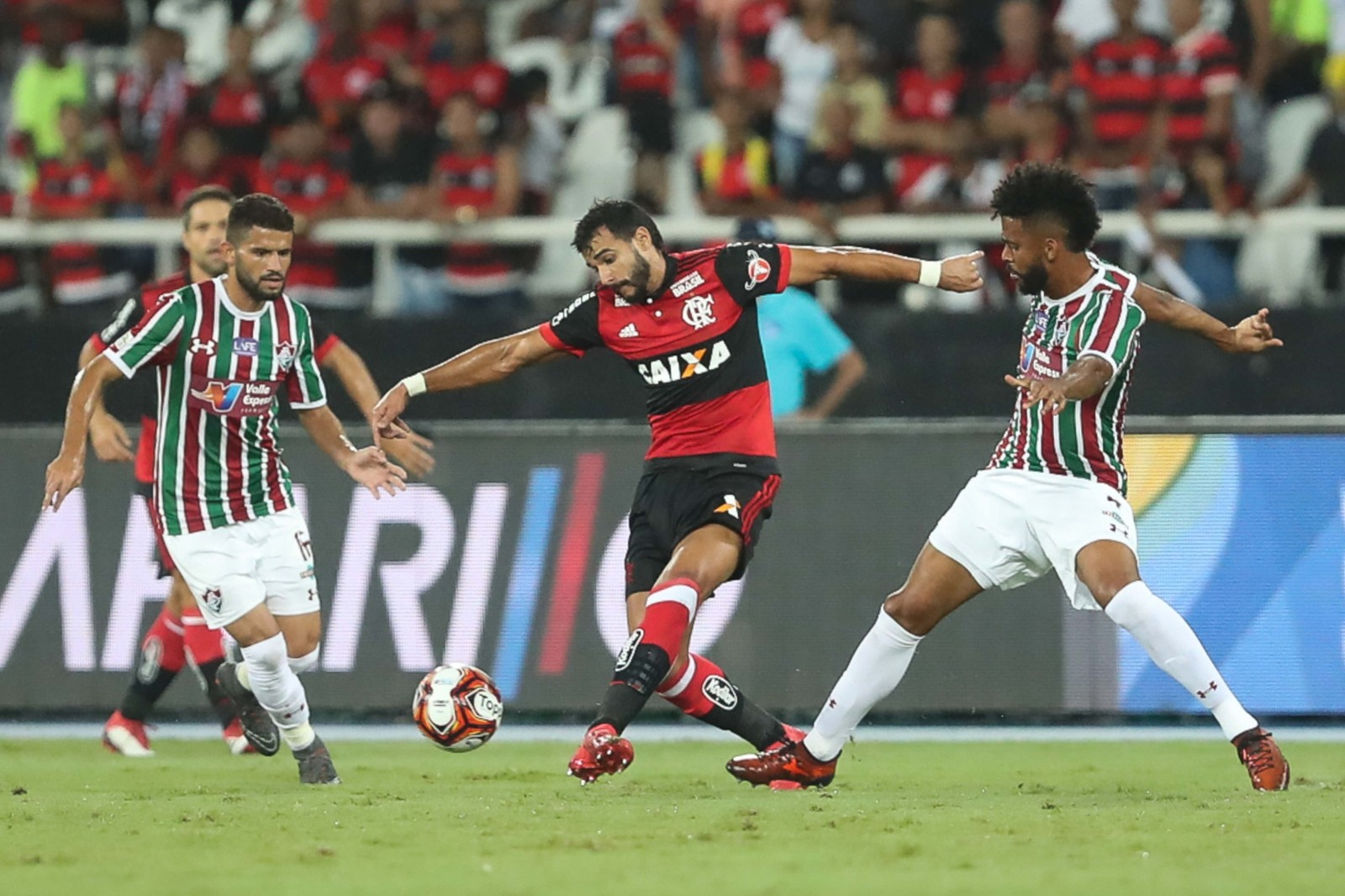 Chances, gosto amargo e vaias dos dois lados: o reencontro de Dourado com o Flu