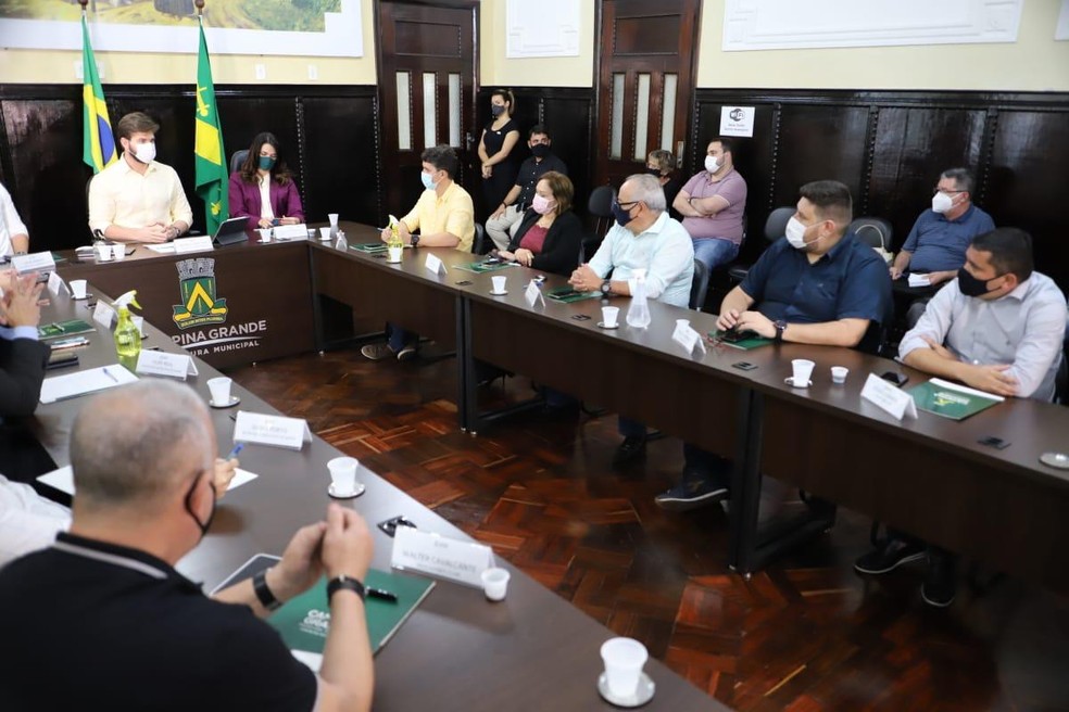 FPF se reúne com prefeito de Campina Grande e clubes da cidade, para analisar possível volta de público aos estádios  — Foto: Divulgação / FPF-PB
