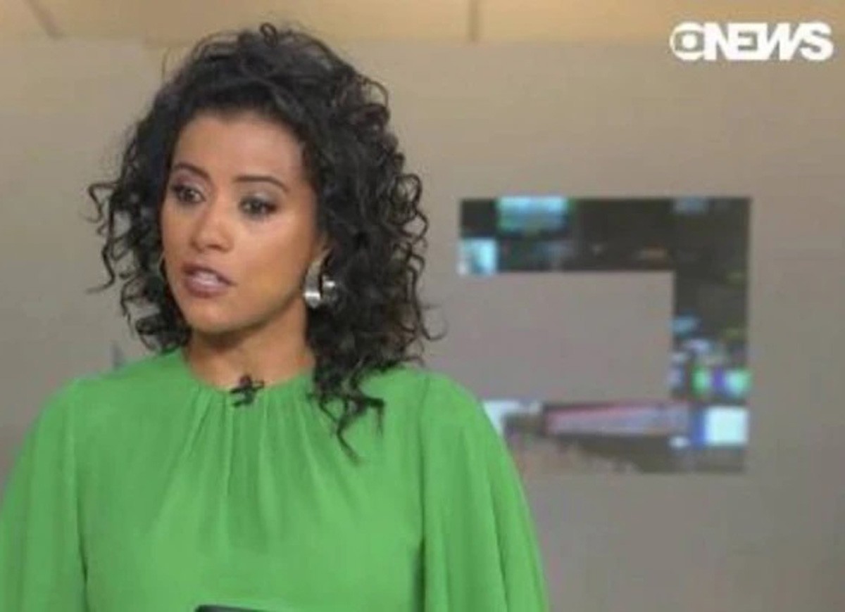 A apresentadora da Globo News Aline Midlej se emociona ao falar de criança que morreu por Covid-19   (Foto: Reprodução/Globo News)