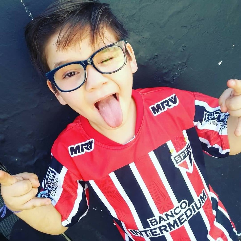 Menino tem o costume de enviar cartas para os amigos e para a famÃ­lia Bocaina (Foto: Arquivo Pessoal)