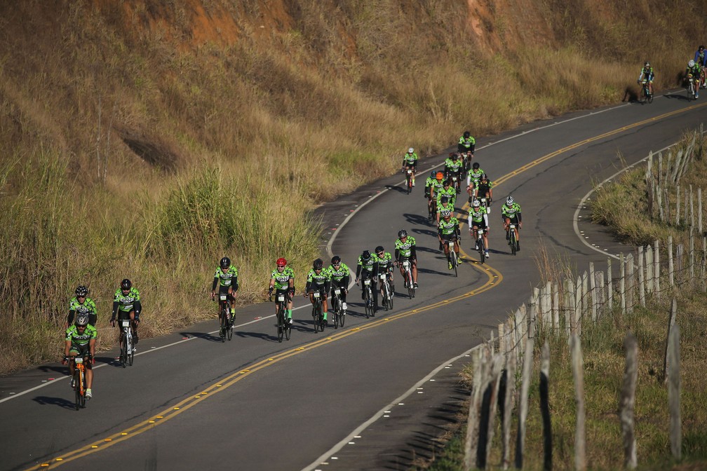 Durante o trajeto, vários pelotões formados (Foto: Ivo Gonzalez)