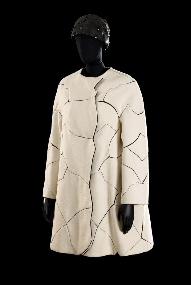 A Roberto Capucci cracked coat, 1969 (Foto: Claudia Primangeli. Historical Archive Roberto Capucci Foundation.)