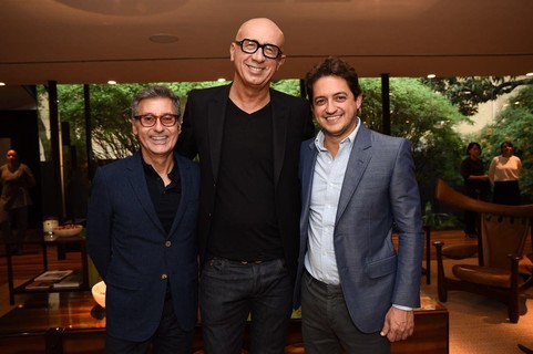 Carlos Jereissati Filho com Roberto Paz e Marco Bizarri, CEO mundial da Gucci