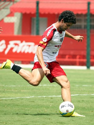 Perto da estreia, Alexandre Pato faz belo gol em jogo-treino no CT