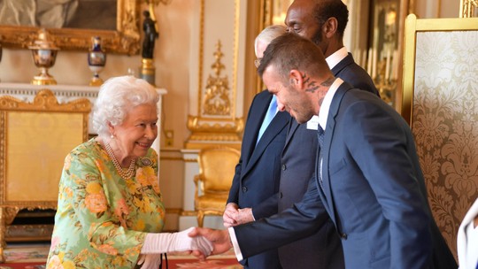 David Beckham encara fila de 8 km para velório da rainha: contamos a relação do ex-jogador com a monarca