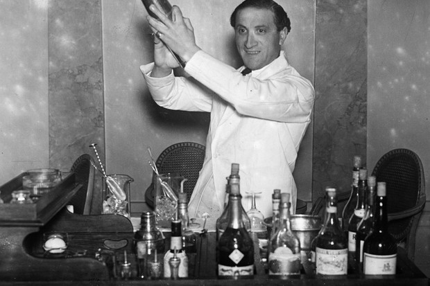 Barman preparando drinques (Foto: Getty Images)