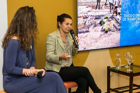 Nina Scheliga, do Teto, e Maria de Lourdes Andrade de Souza, da Vila Nova Esperança, comandaram a palestra "Moradia como parte da construção da dignidade humana"