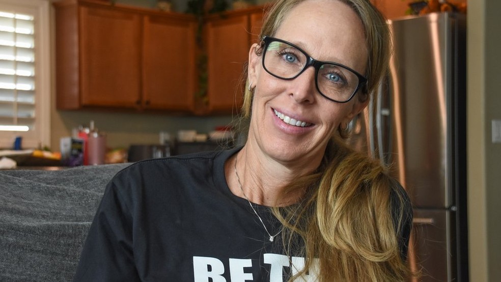 Enfermeira Heather Burner trabalha com adoção de crianças nos EUA — Foto: BBC