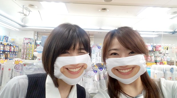 Máscara é parte da "Campanha do Sorriso" (Foto: Reprodução/Takeya)