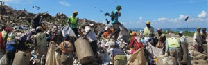 Catadores relatam a vida sobre 60 milhões de toneladas de lixo (Janaína Carvalho/G1)