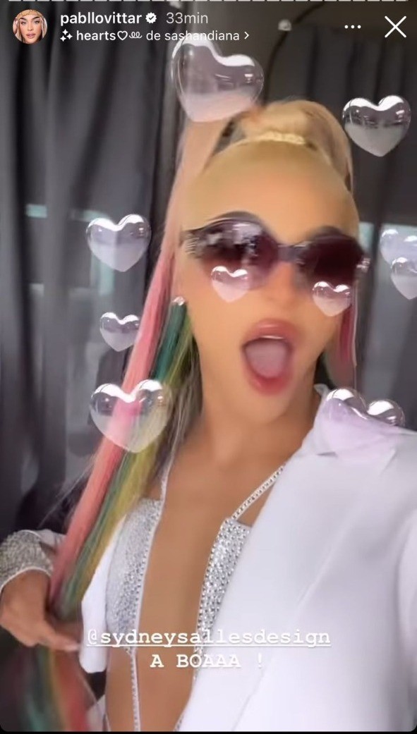 Pabllo Vittar investe em lace de R$ 20 mil inspirada em looks de Christina Aguilera nos anos 2000 para o Lollapalooza (Foto: Reprodução/Instagram)