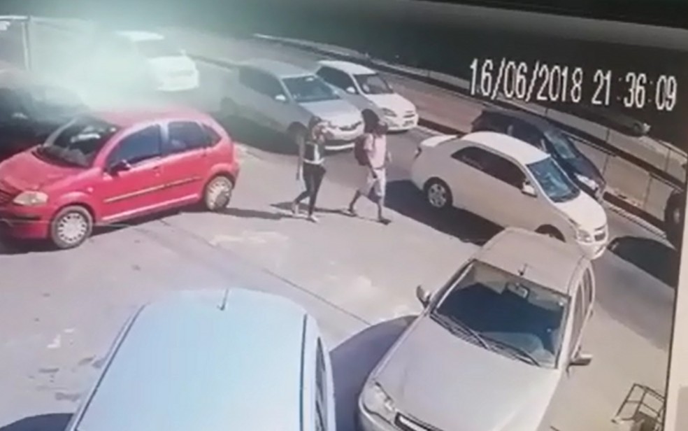 Marcos Lima dos Santos e Geane Silva de Oliveira a caminho de hotel onde ela foi encontrada morta (Foto: Divulgação/Polícia Civil)