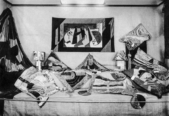 Exposição dos tapetes de Regina Gomide Graz em 1925 (Foto: Domínio Público)