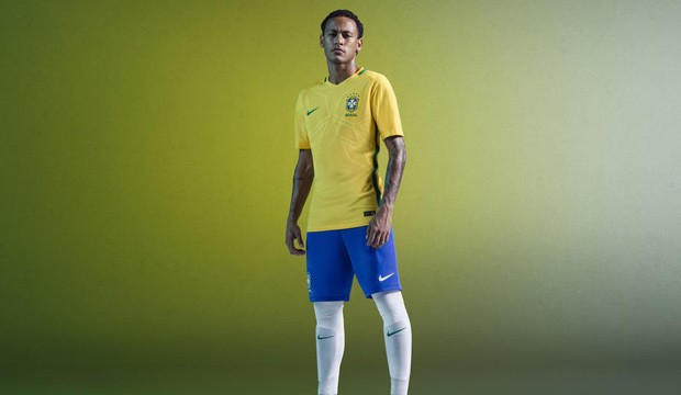 Neymar posa com o uniforme 2016 do Brasil (Foto: Divulgação)