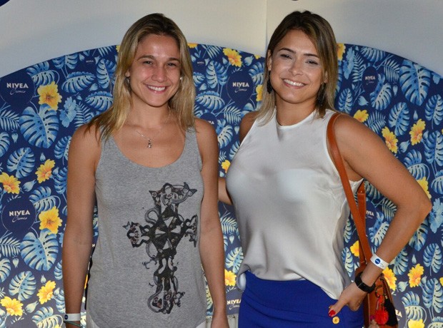 Fernanda Gentil e amiga (Foto: AgNews)