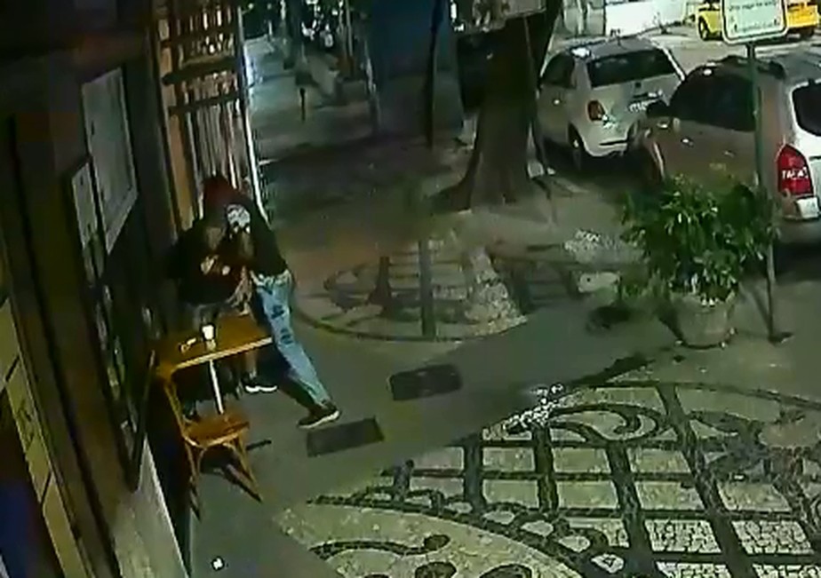 Homem que assaltou cliente de restaurante no Flamengo é preso