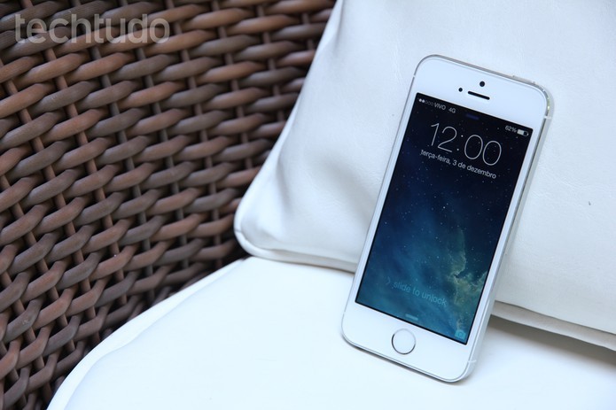 iPhone 5S é compacto, tem design elegante e traz sensor de digitais (Foto: Luciana Maline/TechTudo) (Foto: iPhone 5S é compacto, tem design elegante e traz sensor de digitais (Foto: Luciana Maline/TechTudo))