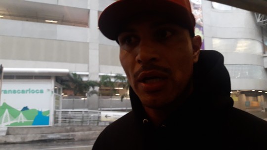 Punido pela Fifa, Guerrero volta a treinar no Flamengo, mas separado do elenco