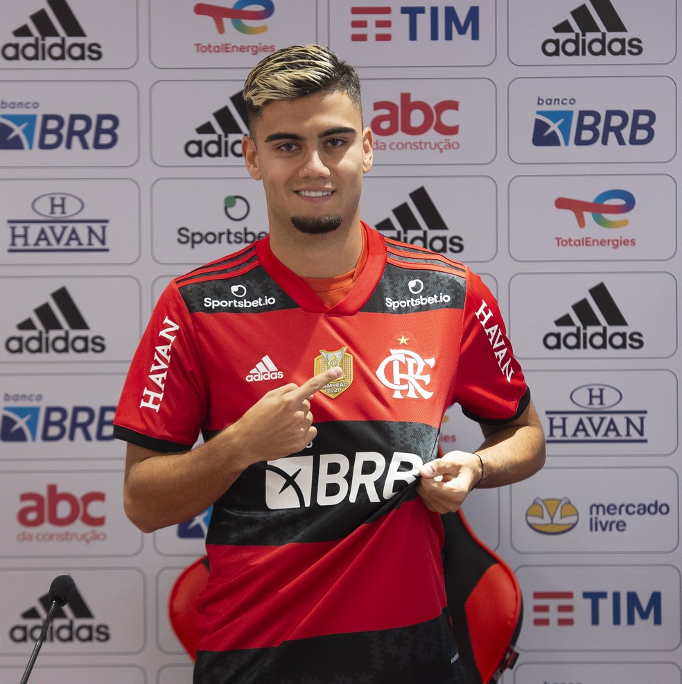 Andreas Pereira foi apresentado como reforço do Flamengo — Foto: Alexandre Vidal / CRF