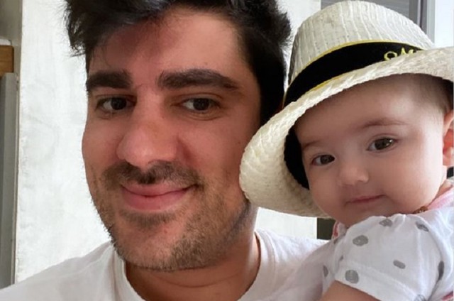 Marcelo Adnet e a filha, Alice, de quatro meses (Foto: Reprodução)