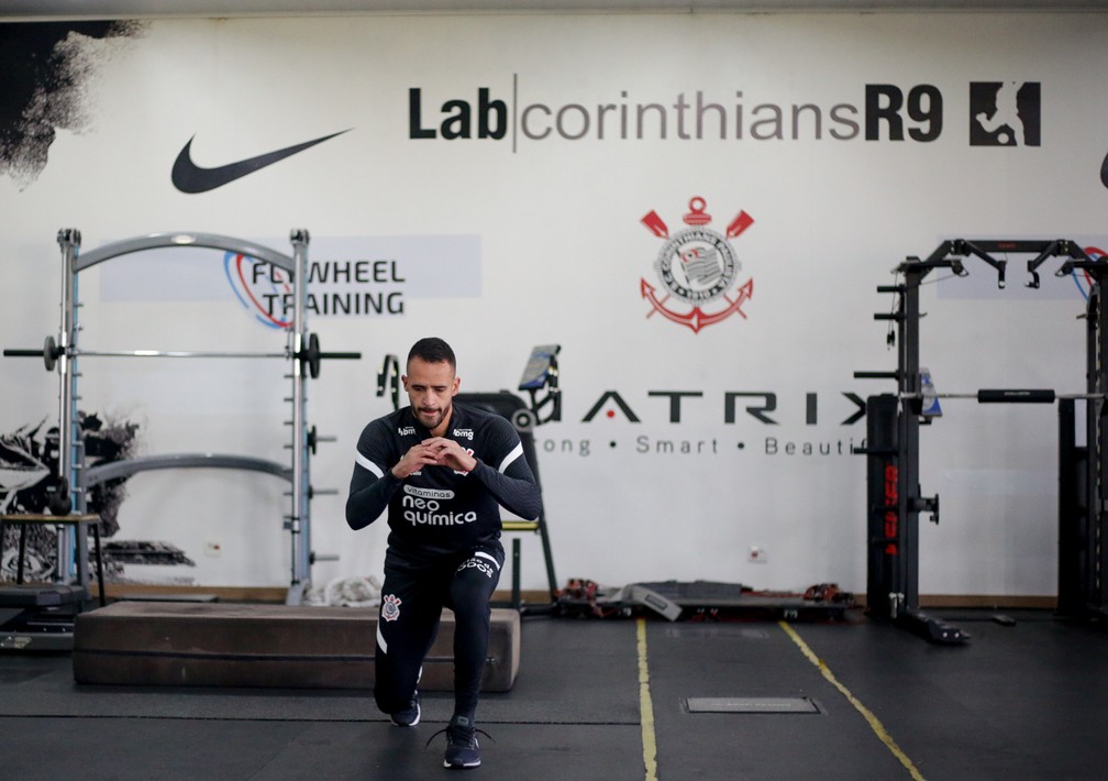 Giuliano e Renato Augusto continuam preparação e dupla da defesa é baixa no treino do Corinthians, veja a provável escalação