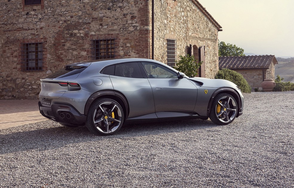 Ferrari Purosangue tem portas de abertura invertida — Foto: Divulgação