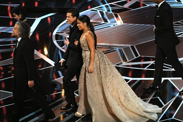 Tom Holland e Gina Rodriguez no Oscar 2018 (Foto: Getty Images)