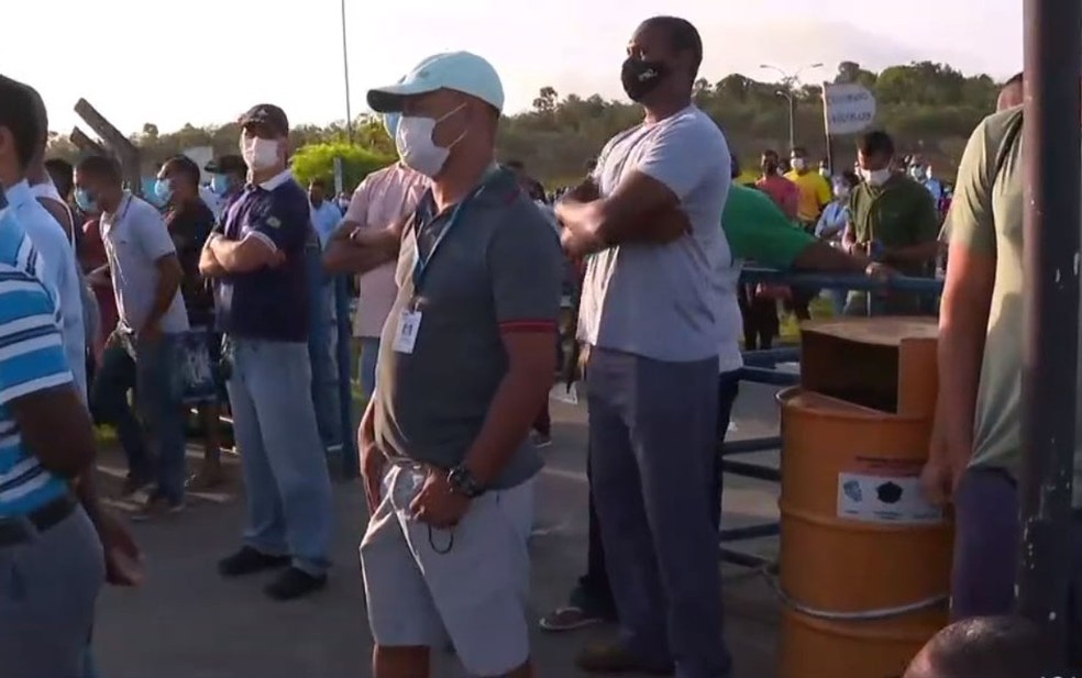 Metalúrgicos voltam a se reunir após MPT definir que Ford só pode demitir após negociação coletiva — Foto: Reprodução/TV Bahia