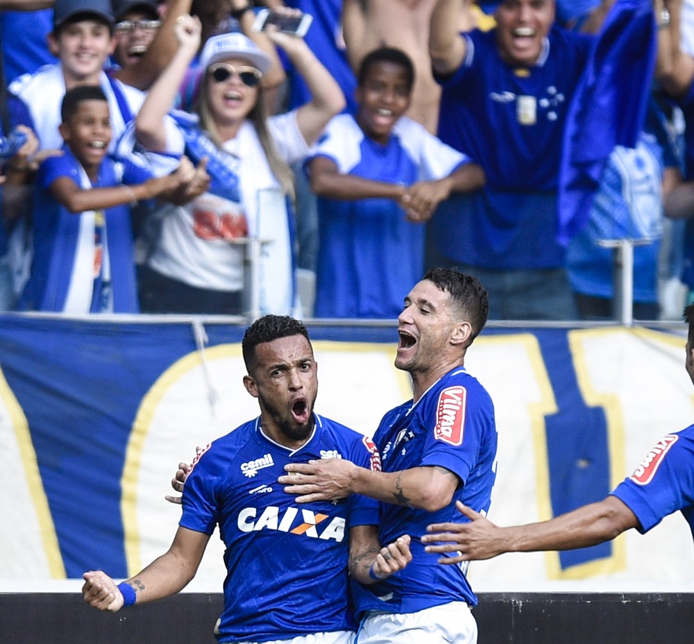 Em sequência como titular e com contrato renovado, Rafinha reencontra o Coritiba