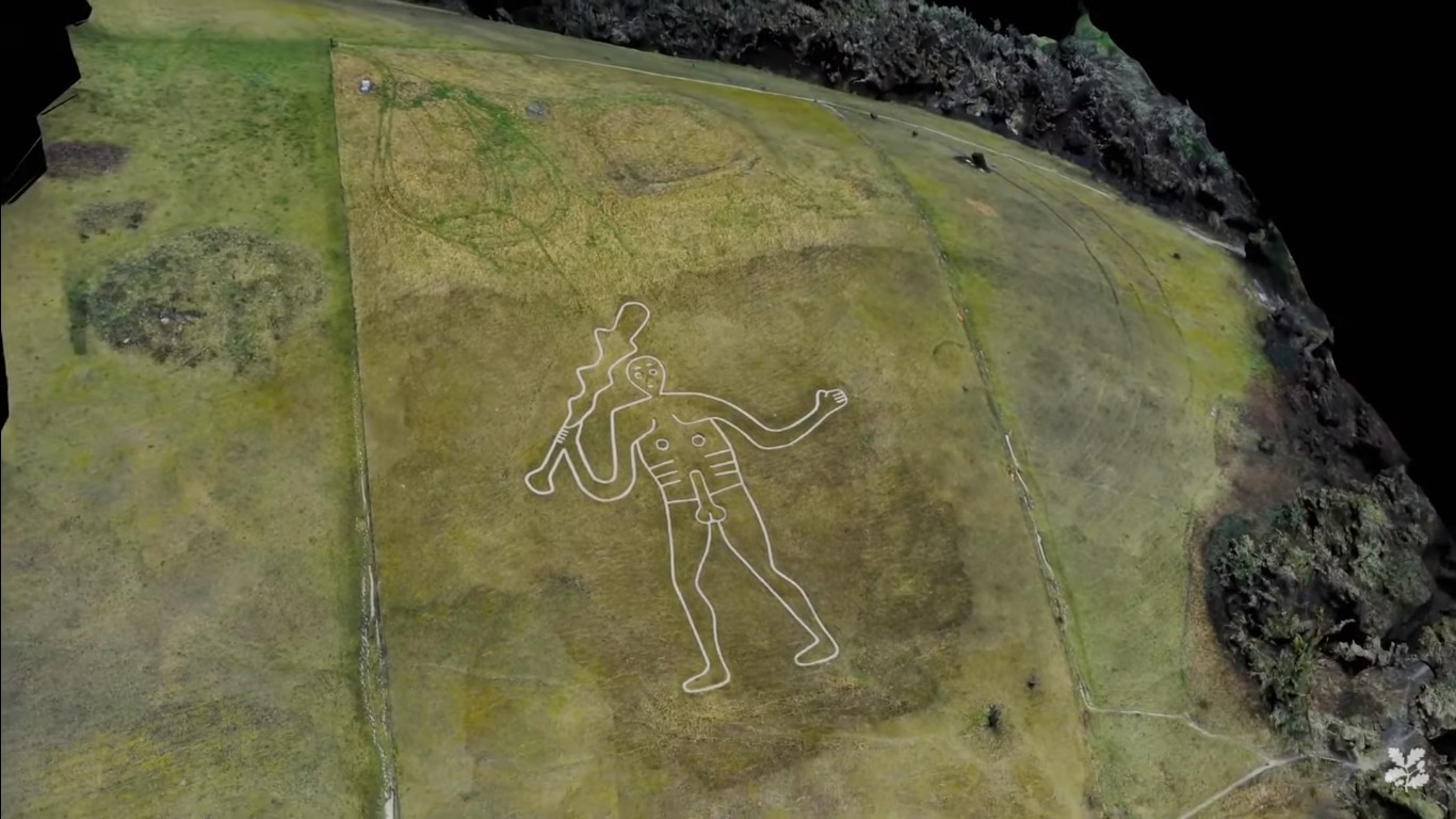 Cientistas estimam que Gigante de Cerne Abbas, de 55 metros, tenha sido desenhado pela primeira vez entre os séculos 7 e 12 (Foto: Reprodução/National Trust)