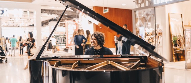 O pianista Glaucio Cristelo: live em homenagem às mães