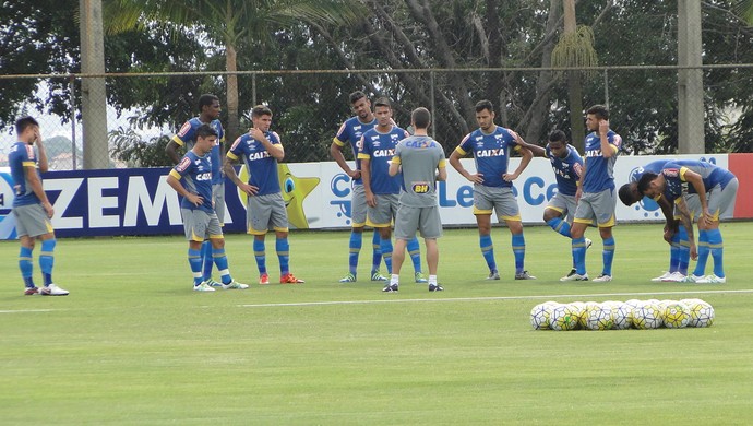 Gino na direita, Ramires no meio e zaga jovem: mudanças de Paulo Bento