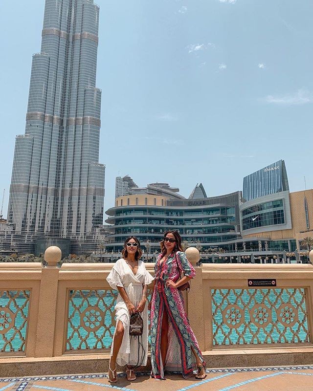 Anitta passeia em Dubai com amiga Jéssica (Foto: Reprodução Instagram)