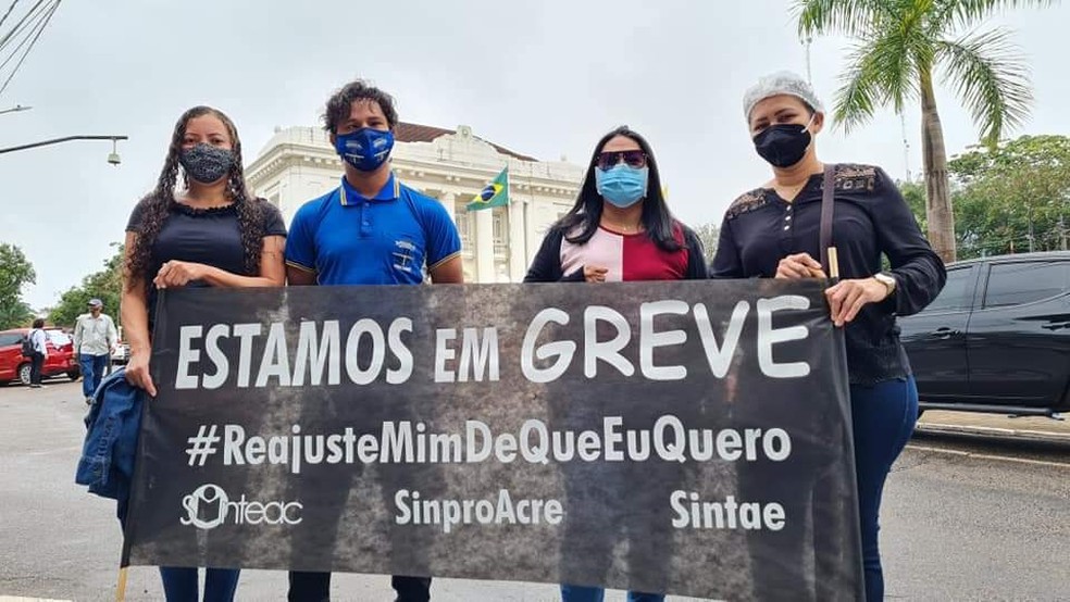Trabalhadores da rede estadual de Educação deflagraram greve no Acre por reajuste salarial no último dia 13 — Foto: Arquivo pessoal