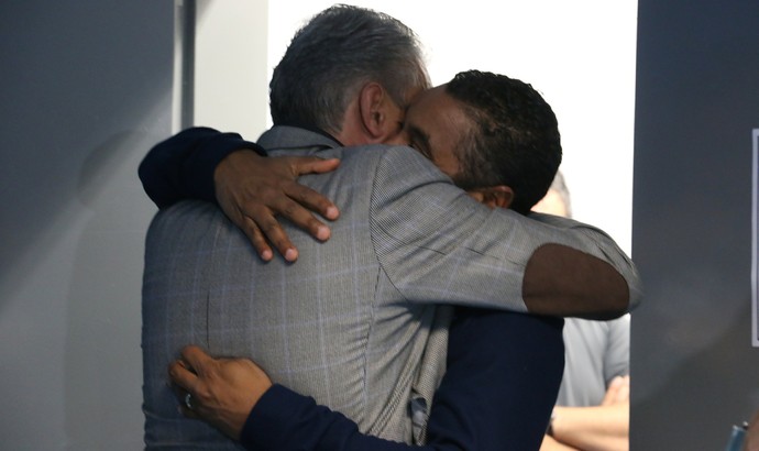Roger aprova estreia de "mestre" Tite com vitória pela Seleção: "Animador"