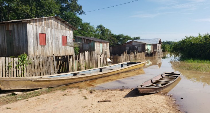 Rio Envira em Feijó sai da cota de transbordo, mas oscila e bombeiros seguem monitorando