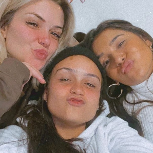 Marcela Mc Gowan, Luiza e Gizelly Bicalho (Foto: Reprodução/Instagram)