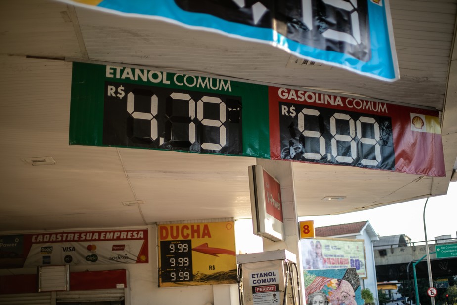 Preço médio da gasolina no Brasil foi de R$ 5,89