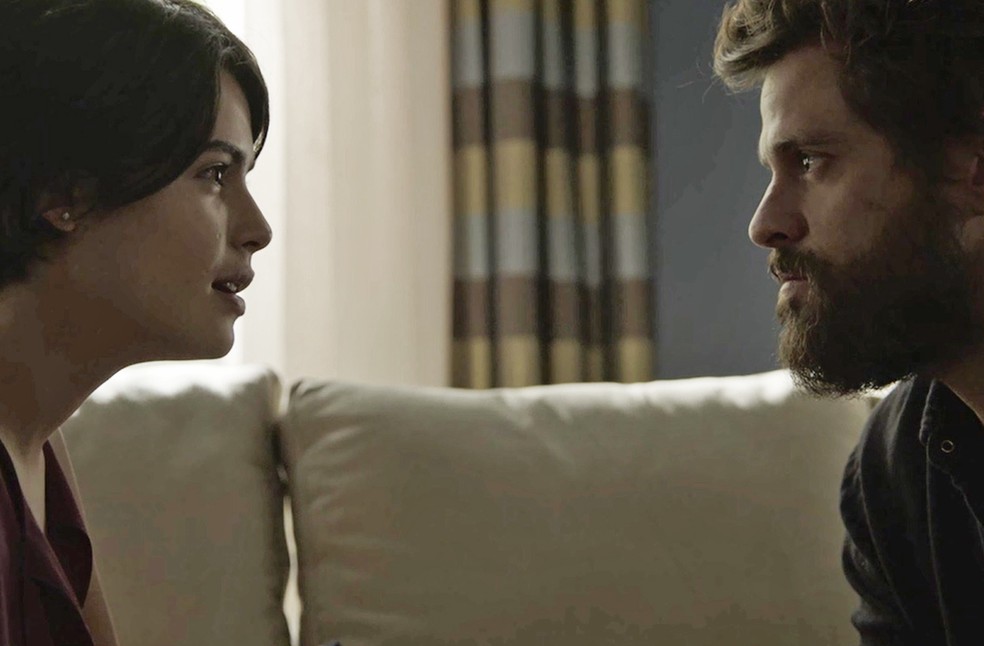 Adriana toma decisão e conversa com Nicolau (Foto: TV Globo)
