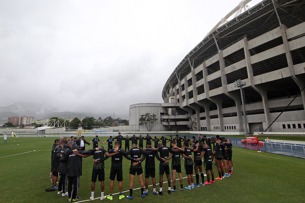 Jogadores do Botafogo em homenagem a Valdir Espinosa — Foto: Divulgação