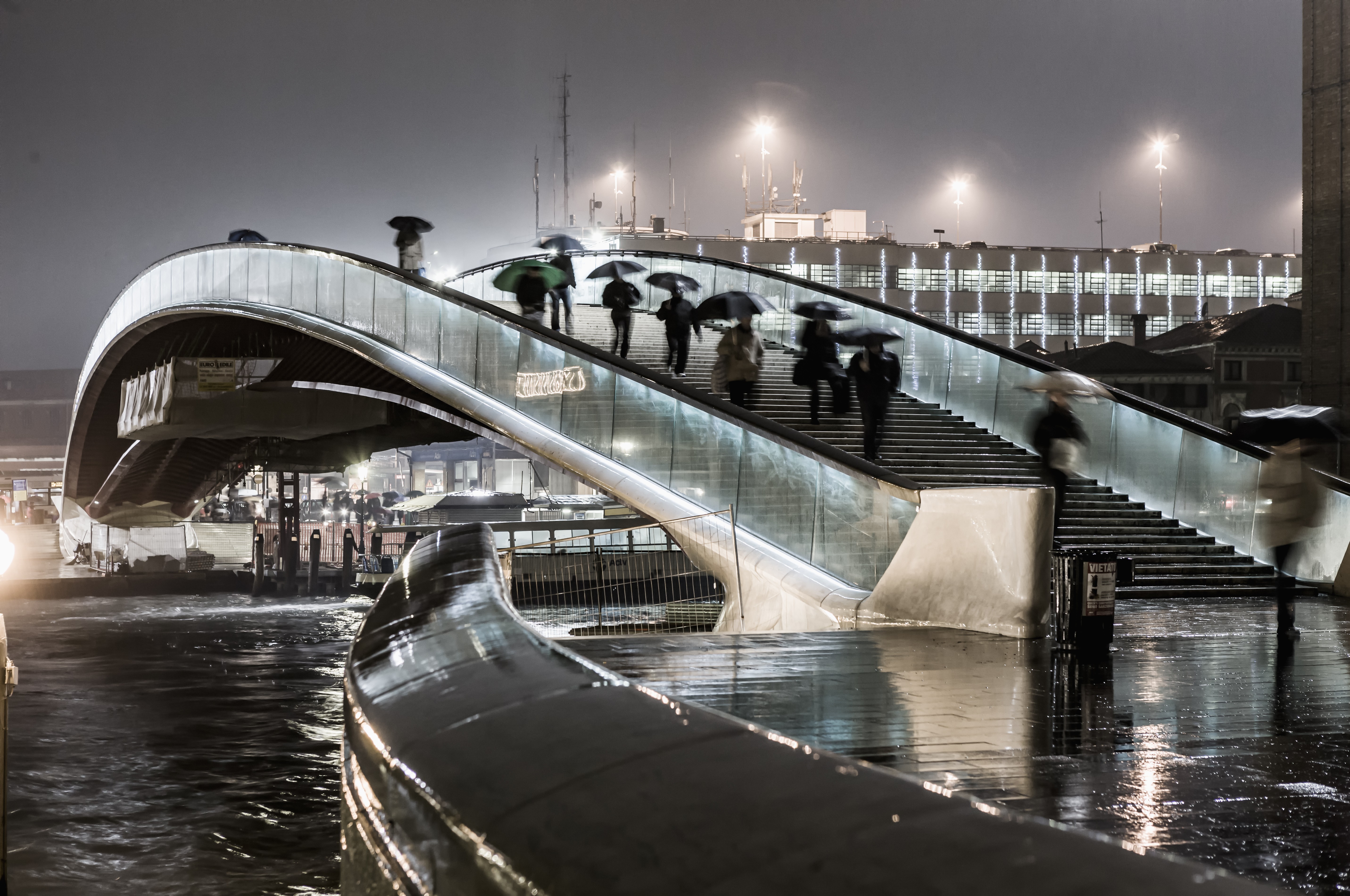 Veneza reformará novamente ponte polêmica de Santiago Calatrava por conta de acidentes (Foto: Getty Images)