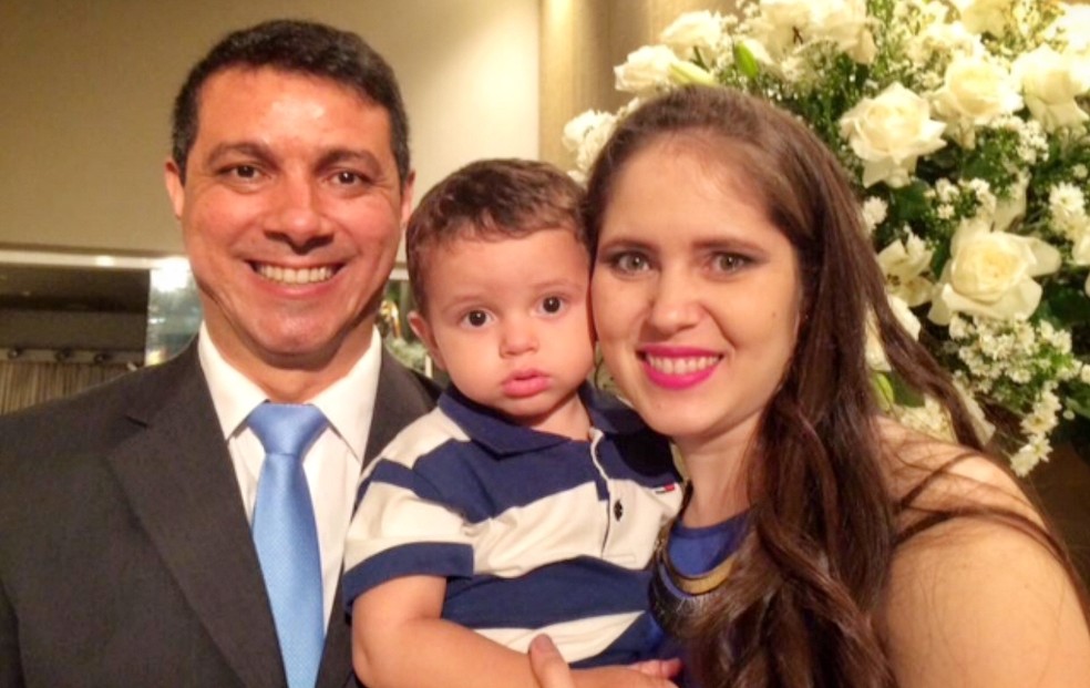 José, a esposa e o filho: "Ela não deu nenhum sinal, ninguém esperava por isso". — Foto: Arquivo pessoal 