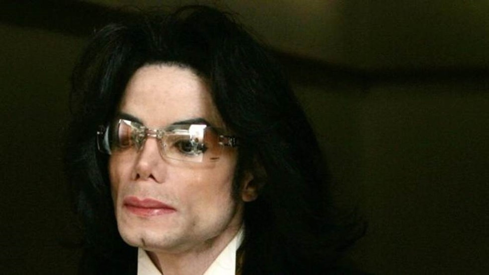 Michael Jackson foi acusado de abuso sexual de menores, mas em 2005 foi absolvido das acusaÃ§Ãµes. DocumentÃ¡rio revela novas denÃºncias â Foto: Getty Images via BBC