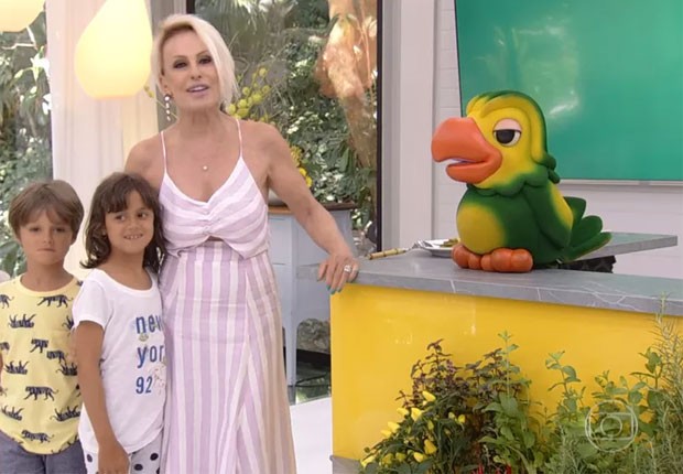 Ana Maria Braga com os netos Joana e Bento (Foto: Reprodução/TV Globo)