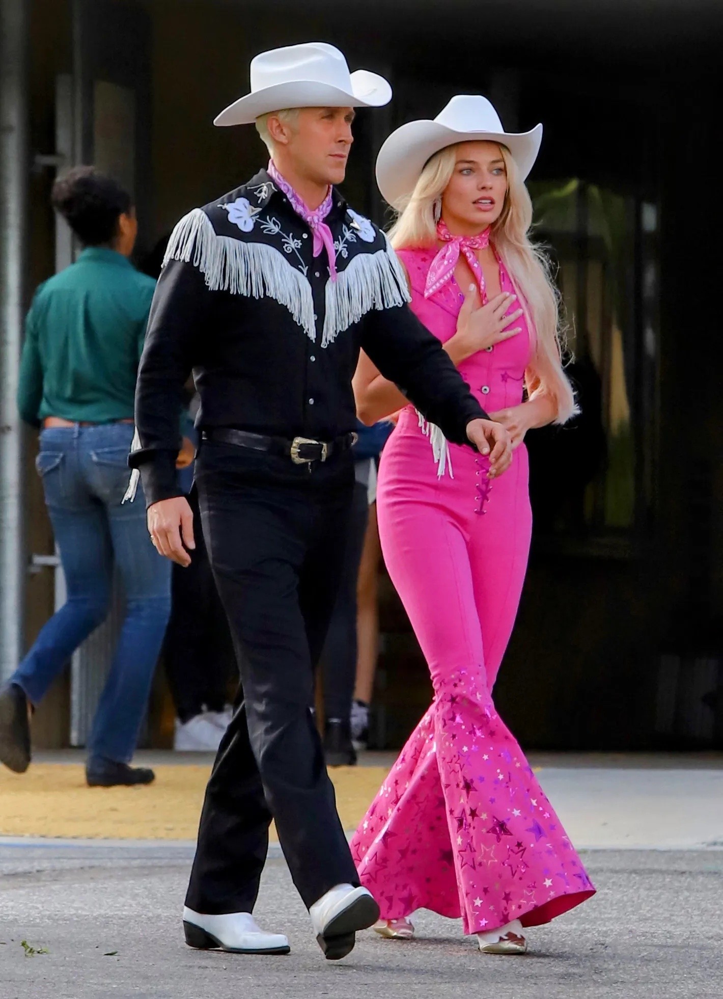 As filmagens de Barbie estão em andamento na Califórnia. Aqui, Gosling e Robbie foram vistos juntos em Venice Beach (Foto: PEX/MEGA)