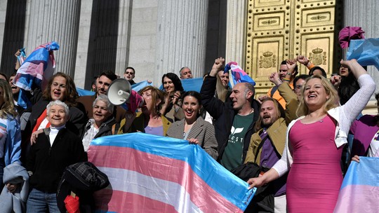 Espanha aprova lei sobre transição de gênero; veja política de outros países europeus sobre assunto