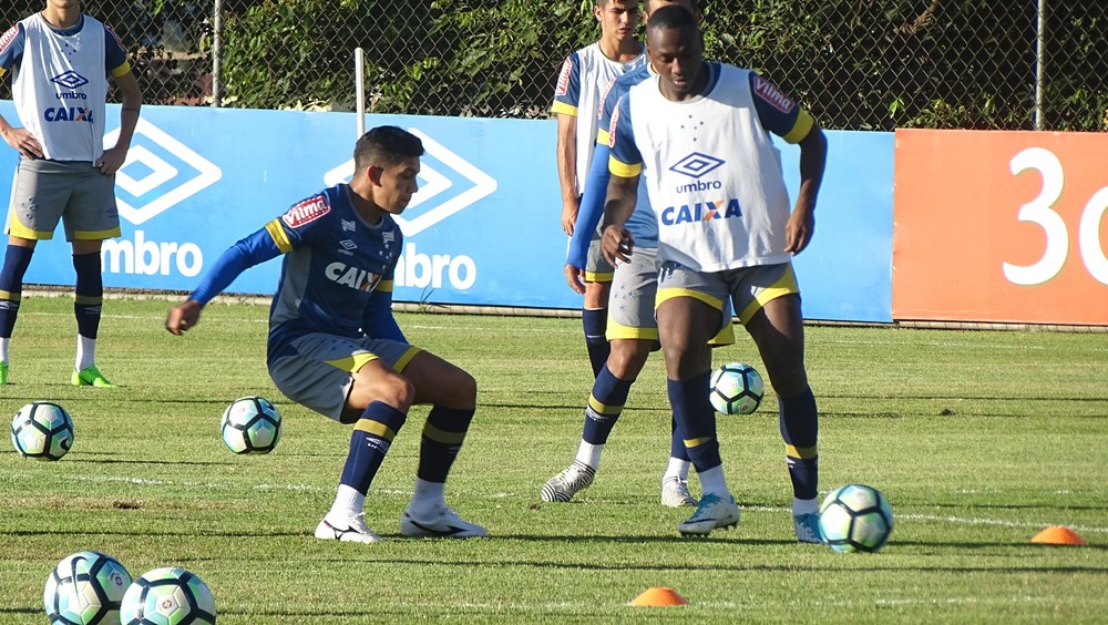 Sassá ainda aprimora forma física, e Mano pede cautela: Não está no ideal