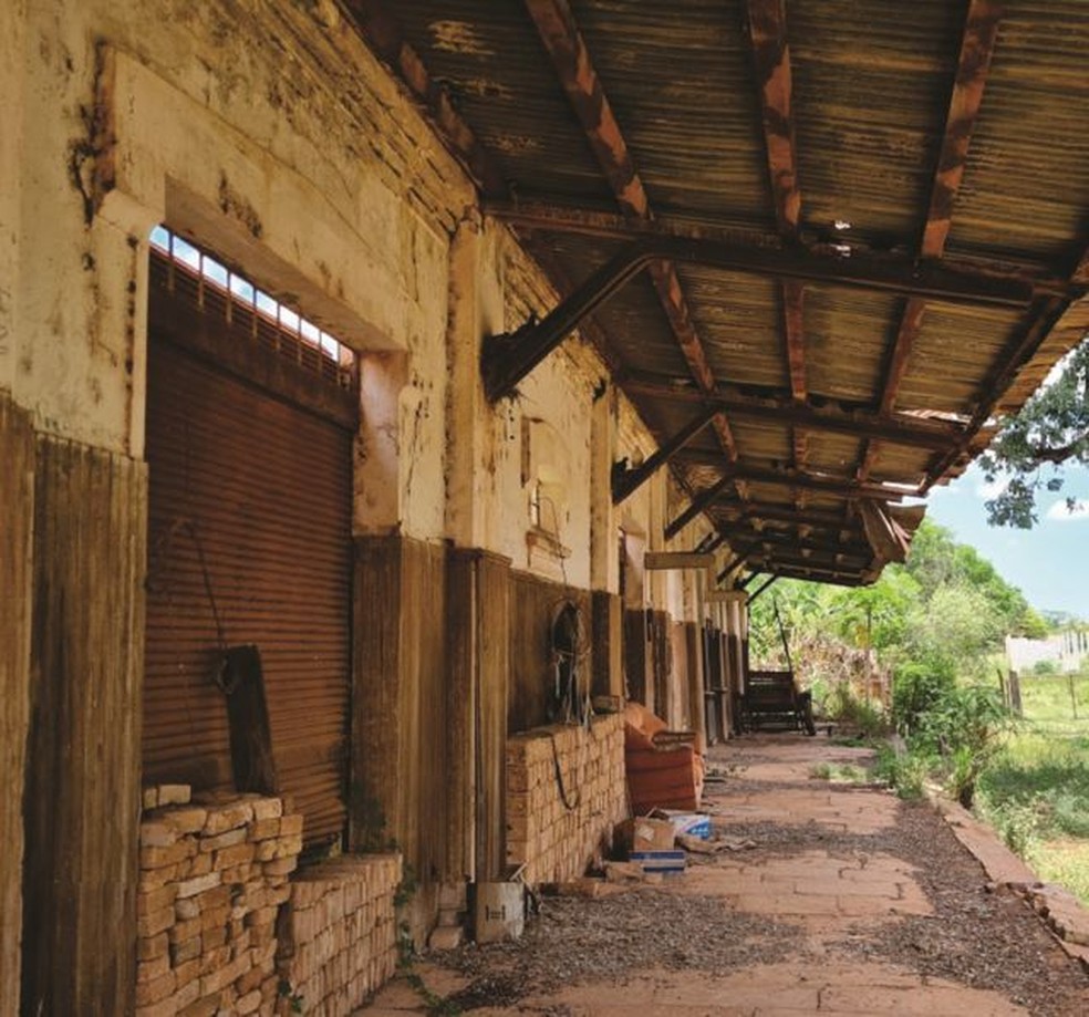 Estação ferroviária abandonada de Japurá (SP), construída em 1911 — Foto: Gabriela Coelho/BBC
