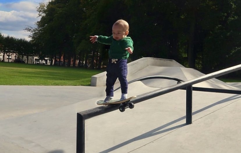 Bebê andando de skate (Foto: Reprodução/Instagram)
